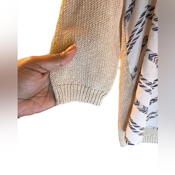 DKNY Women’s Mixed Media Top - Size Medium - Beige with Chevron Design - Picture 5 of 6